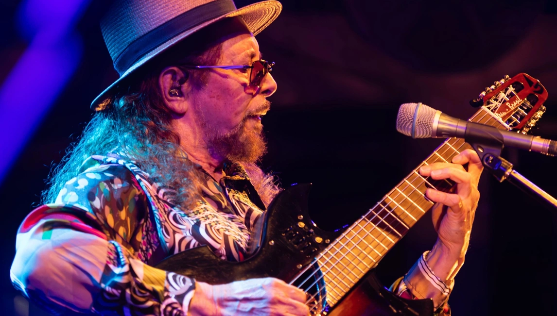 Geraldo Azevedo faz show gratuito em Campina Grande