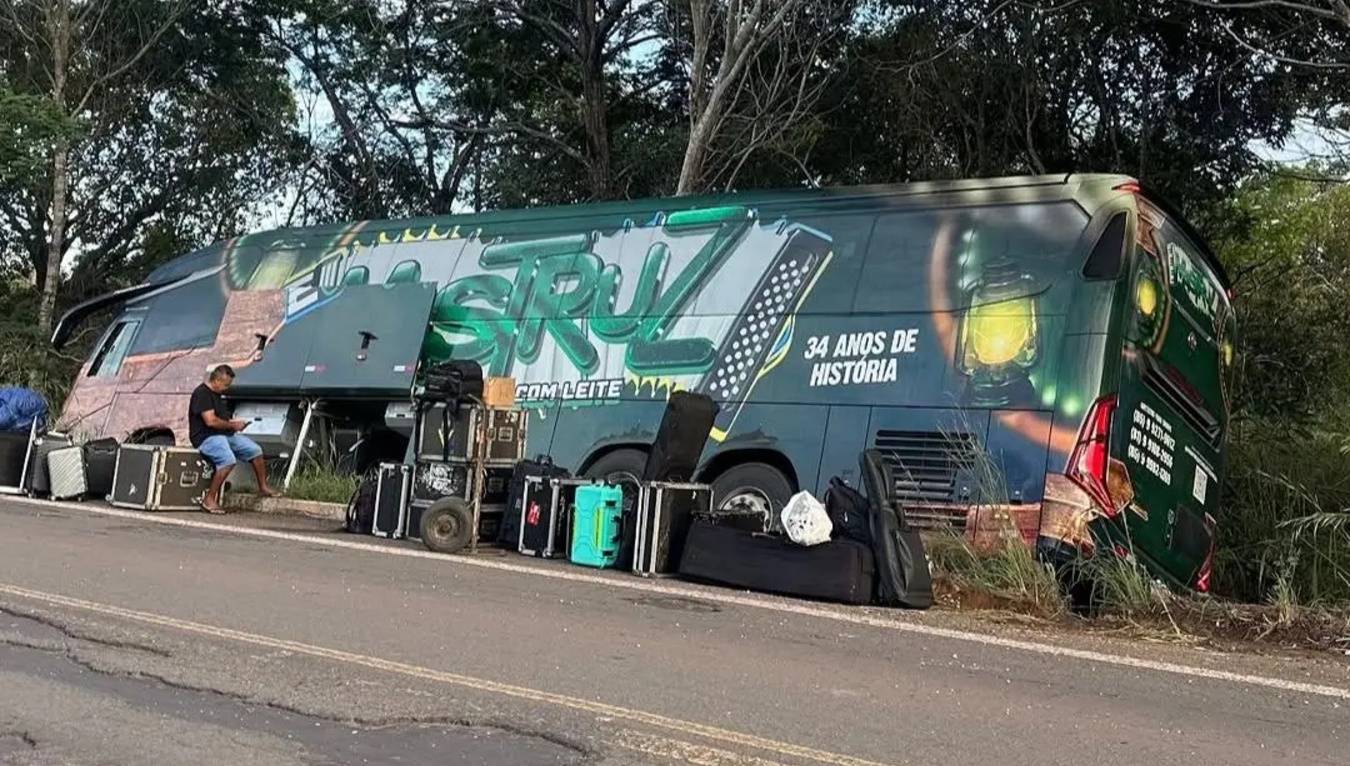 Ônibus da Mastruz com Leite se envolve em acidente no Maranhão