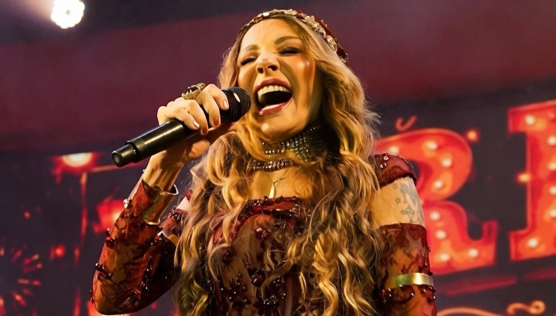 Elba Ramalho completa 40 anos de carreira e comemora com show