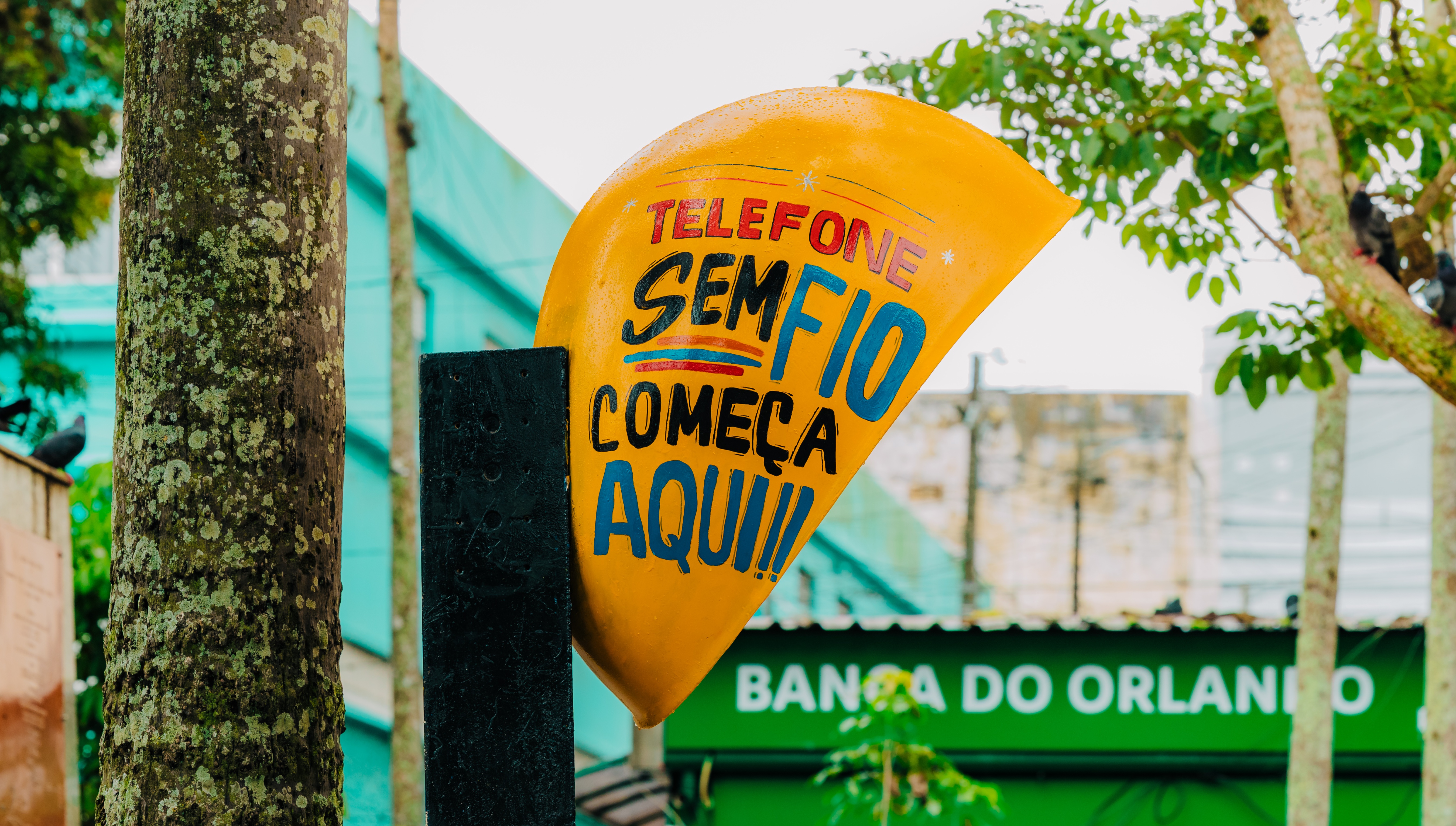 Mari Fernandez faz ação promocional com a música 'Telefone Sem Fio'