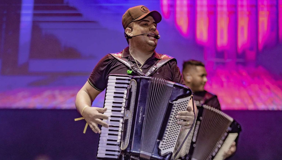 Tarcísio do Acordeon entra para o Top 10 Brasil no Spotify