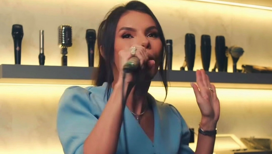 Samara Souto divulga prévia de música de seu novo projeto