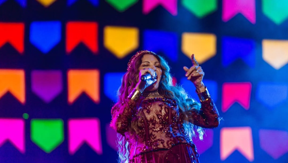 Com line-up poderoso, a primeira noite do São João de Caruaru é marcado pela presença feminina