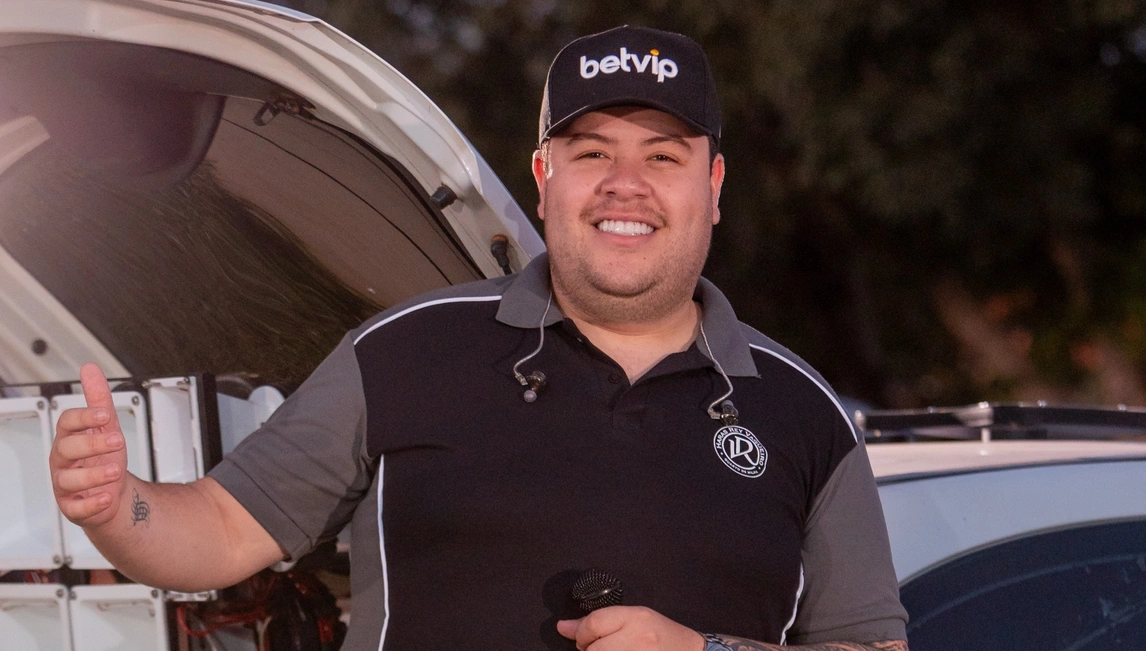 Rey Vaqueiro lidera as paradas do Sua Música com novo CD