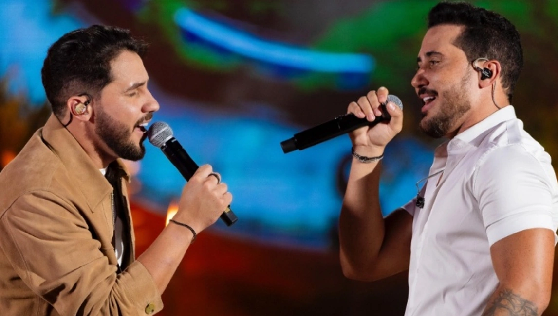 Iguinho e Lulinha fazem surpresa para fã após show na Paraíba